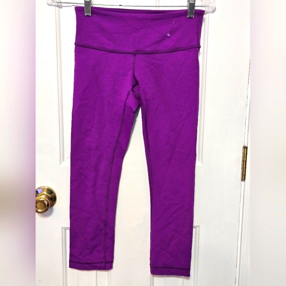 Lululemon Athletica Vibrant Purple Cropped Leggings Size 4